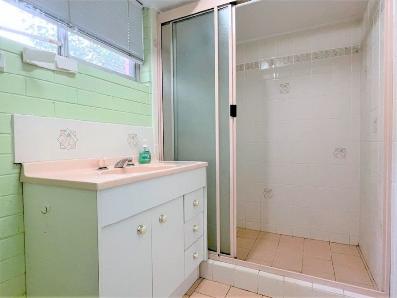 300 South Street, Harristown QLD 4350