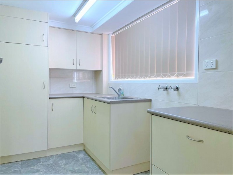 300 South Street, Harristown QLD 4350