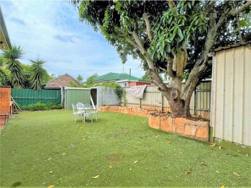 300 South Street, Harristown QLD 4350