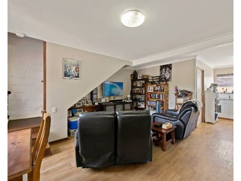 3/9 Whitefriars Street, Rockville QLD 4350