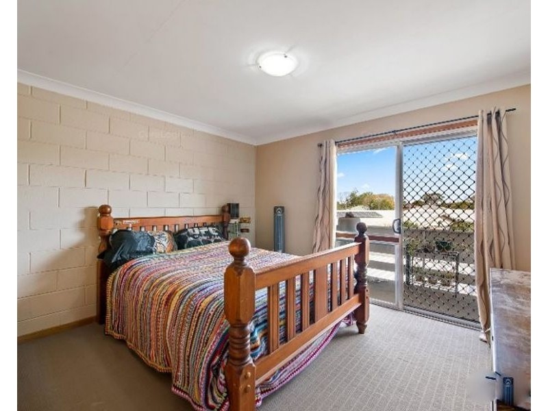 3/9 Whitefriars Street, Rockville QLD 4350