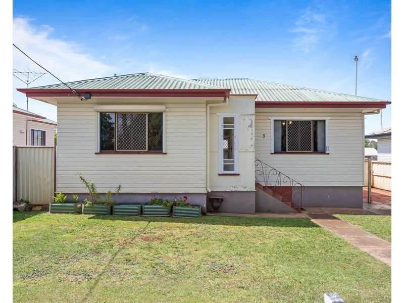9 Derwak Street, Harristown QLD 4350