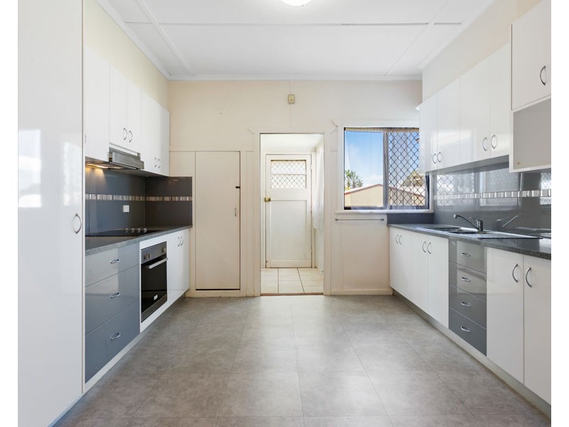 9 Derwak Street, Harristown QLD 4350