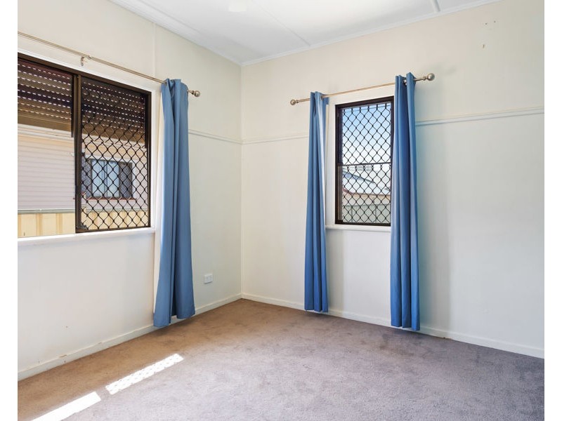 9 Derwak Street, Harristown QLD 4350