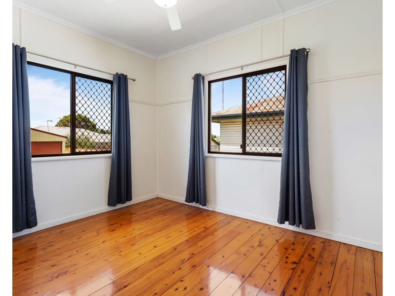 9 Derwak Street, Harristown QLD 4350