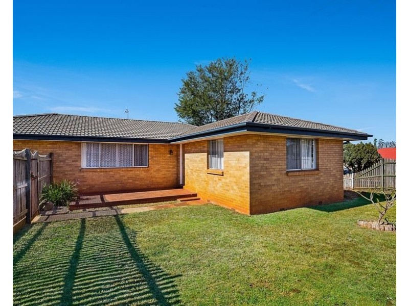328 West Street, Kearneys Spring QLD 4350
