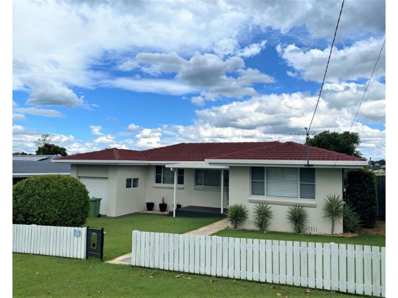 32 Knockator Crescent, Centenary Heights QLD 4350