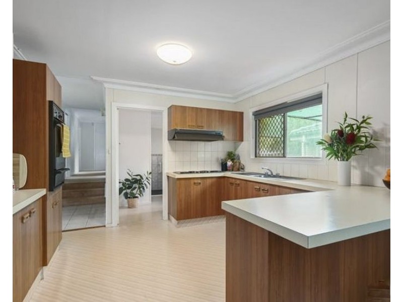 9 Rowe Street, Centenary Heights QLD 4350