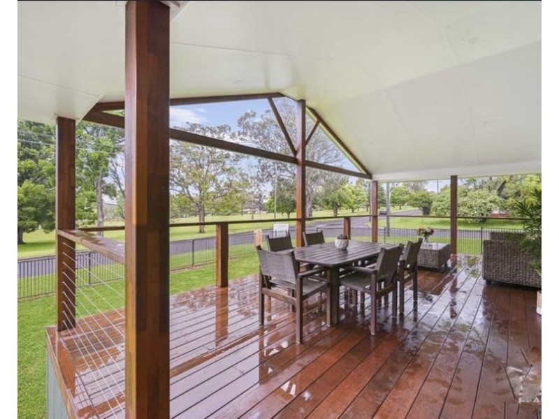 9 Rowe Street, Centenary Heights QLD 4350