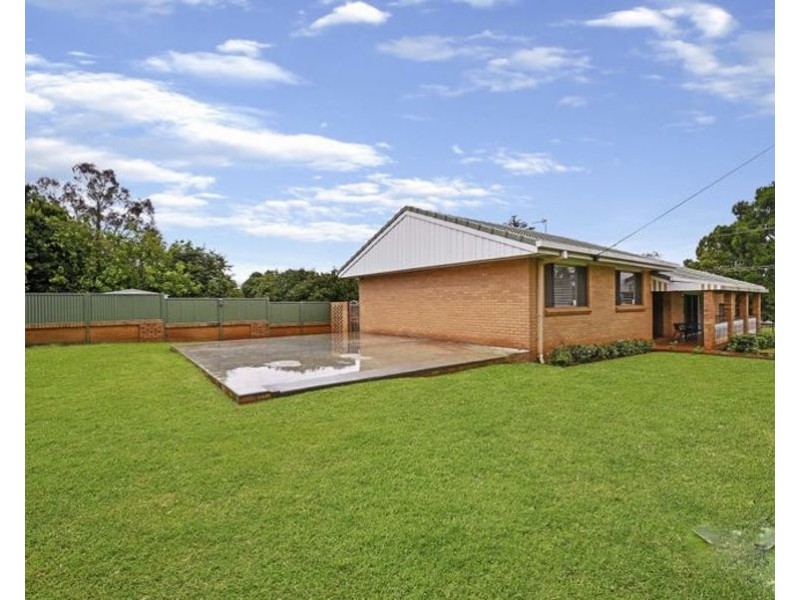 9 Rowe Street, Centenary Heights QLD 4350