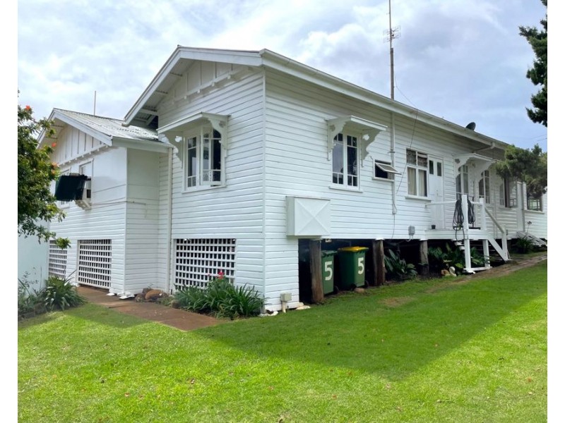 2/140 Ruthven Street, North Toowoomba QLD 4350