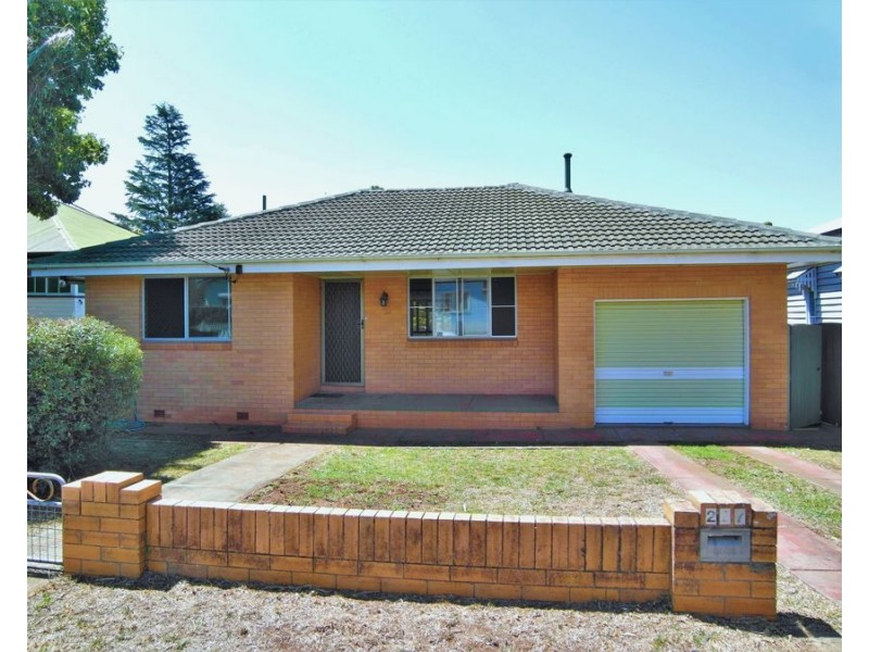 227 Campbell Street, Newtown QLD 4350
