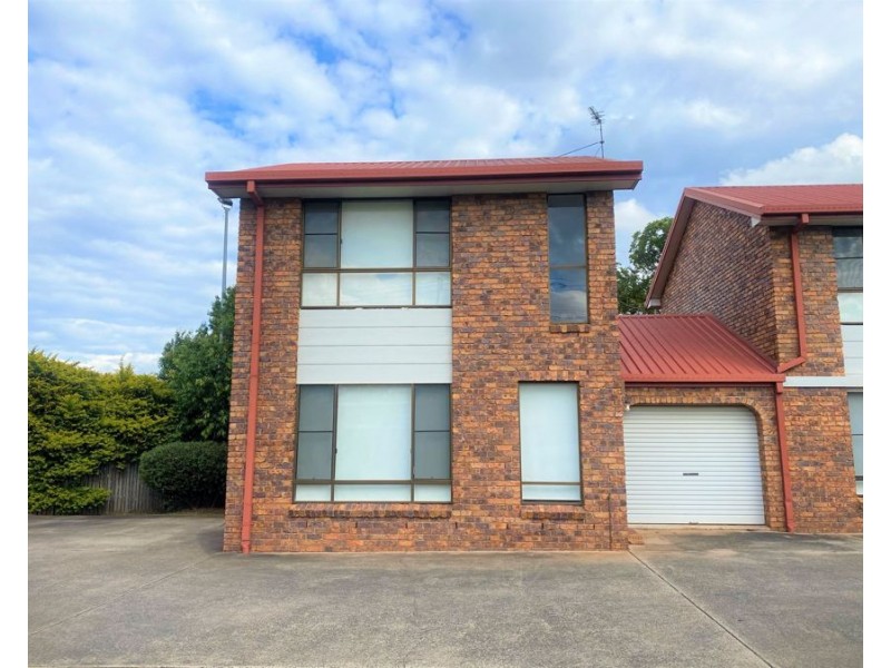 1/2 Rachel Street, Darling Heights QLD 4350