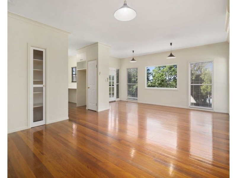 252 West Street, Kearneys Spring QLD 4350