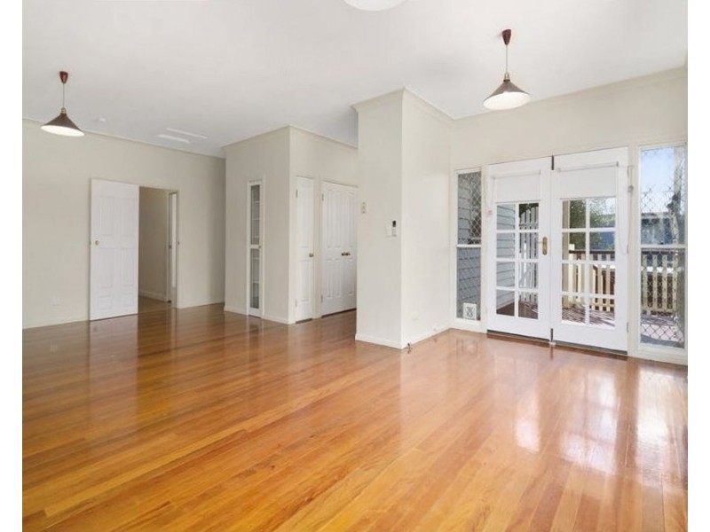 252 West Street, Kearneys Spring QLD 4350