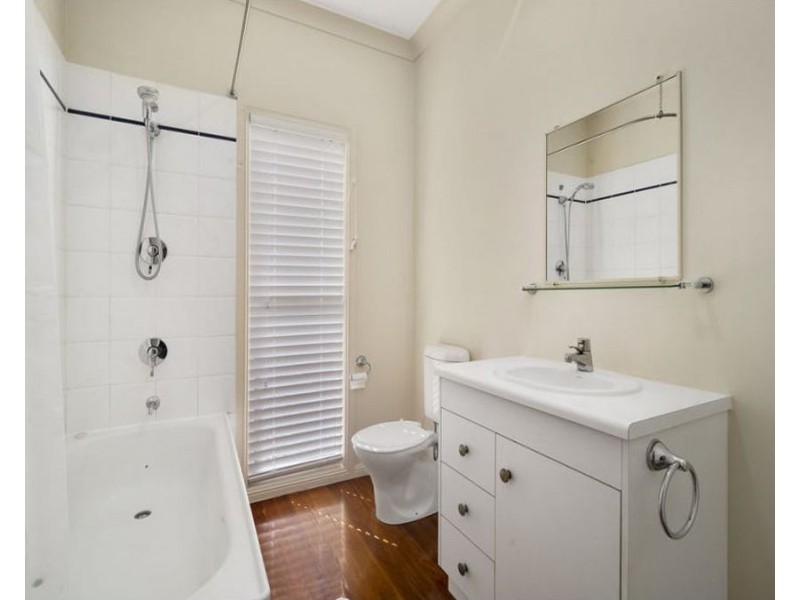252 West Street, Kearneys Spring QLD 4350