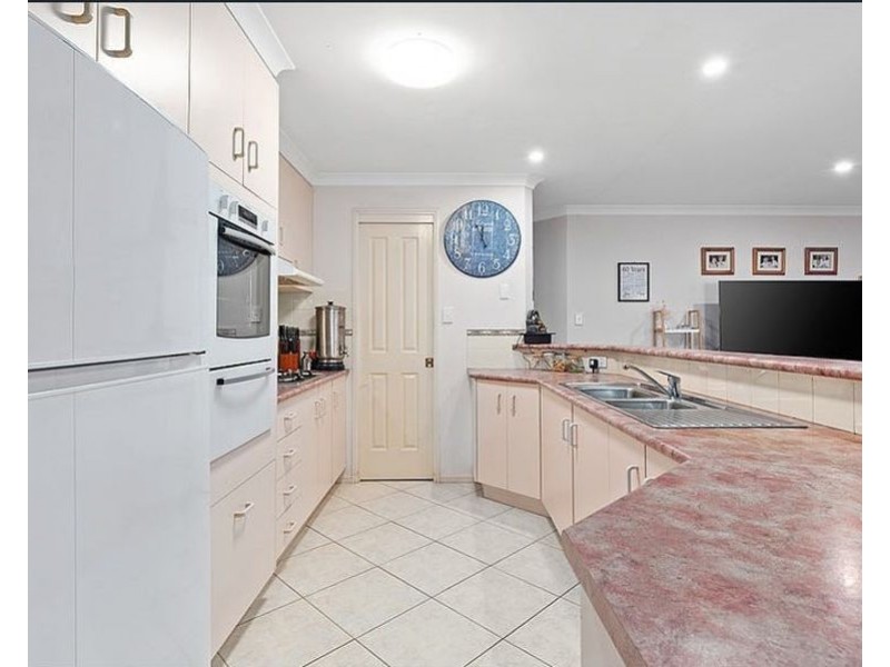 5 Edwin Court, Centenary Heights QLD 4350