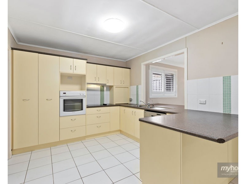 31 Range Street, Mount Lofty QLD 4350
