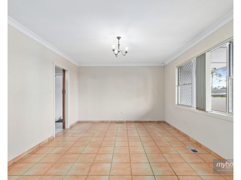 31 Range Street, Mount Lofty QLD 4350