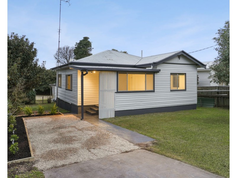 18 Rhyde Street, Mount Lofty QLD 4350