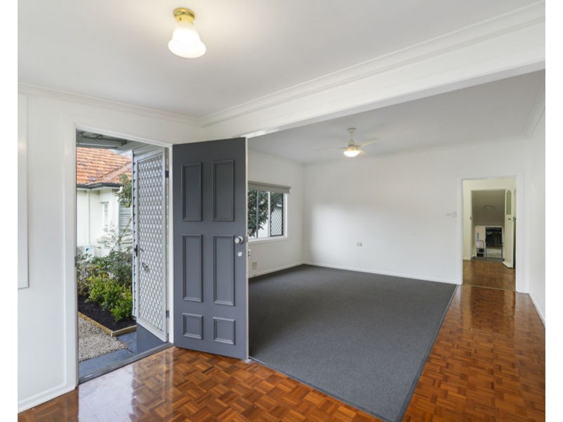 18 Rhyde Street, Mount Lofty QLD 4350