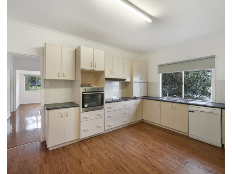 18 Rhyde Street, Mount Lofty QLD 4350