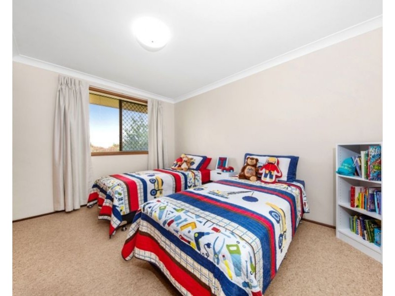 40 Hinkler Crescent, Wilsonton QLD 4350