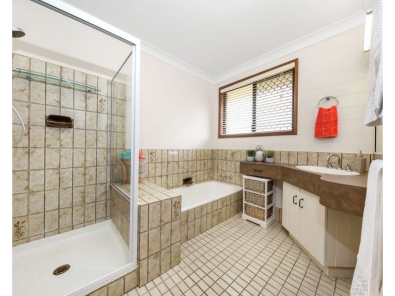 40 Hinkler Crescent, Wilsonton QLD 4350