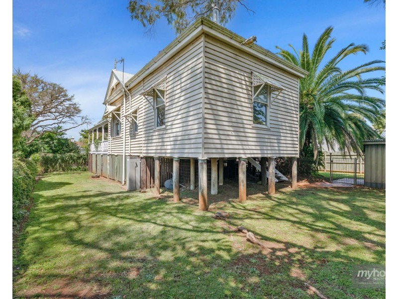 69 West Street, Newtown QLD 4350