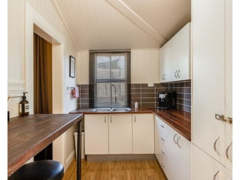 3/287 James Street, Newtown QLD 4350