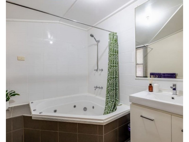 3/287 James Street, Newtown QLD 4350