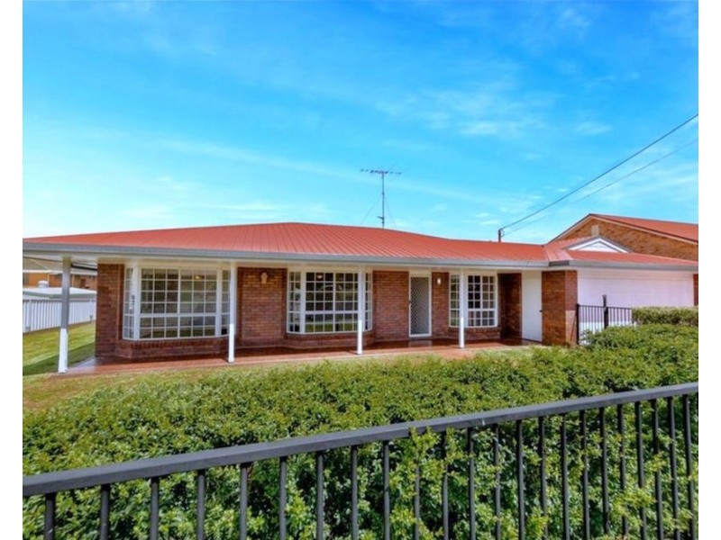 8 Prowse Street, Rockville QLD 4350