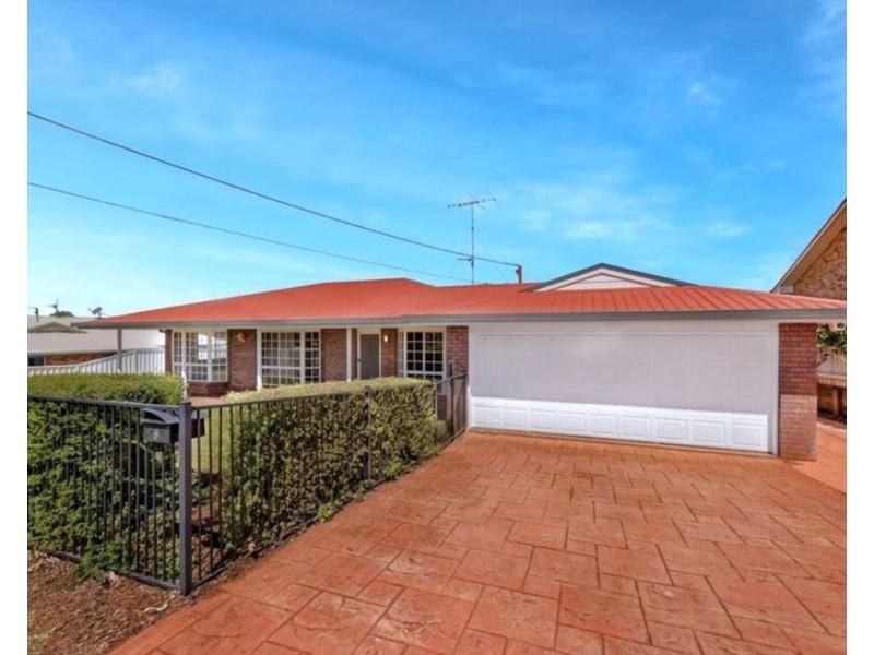 8 Prowse Street, Rockville QLD 4350