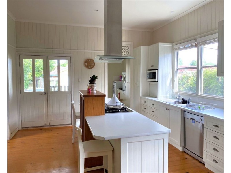 14 Bernard Street, Newtown QLD 4350