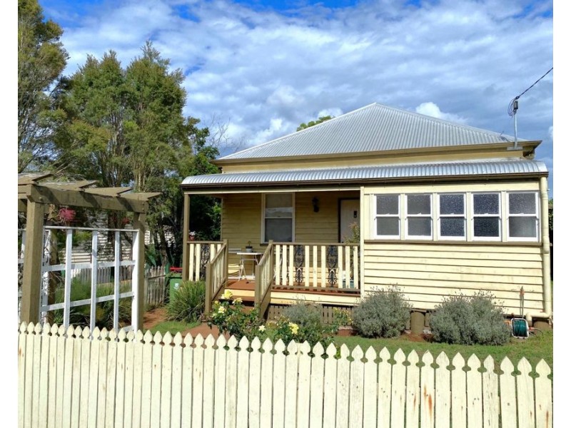 14 Bernard Street, Newtown QLD 4350