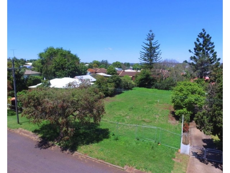 8 Murray Street, North Toowoomba QLD 4350