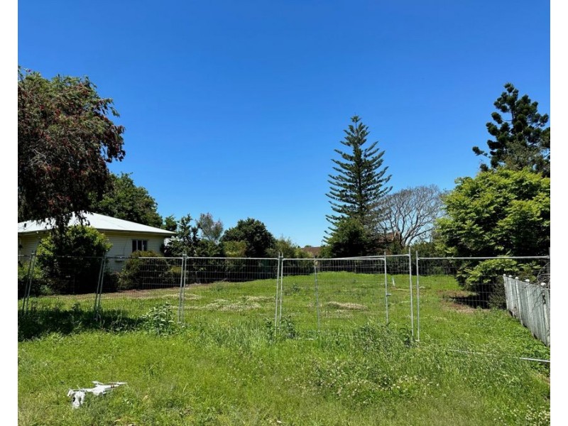 8 Murray Street, North Toowoomba QLD 4350