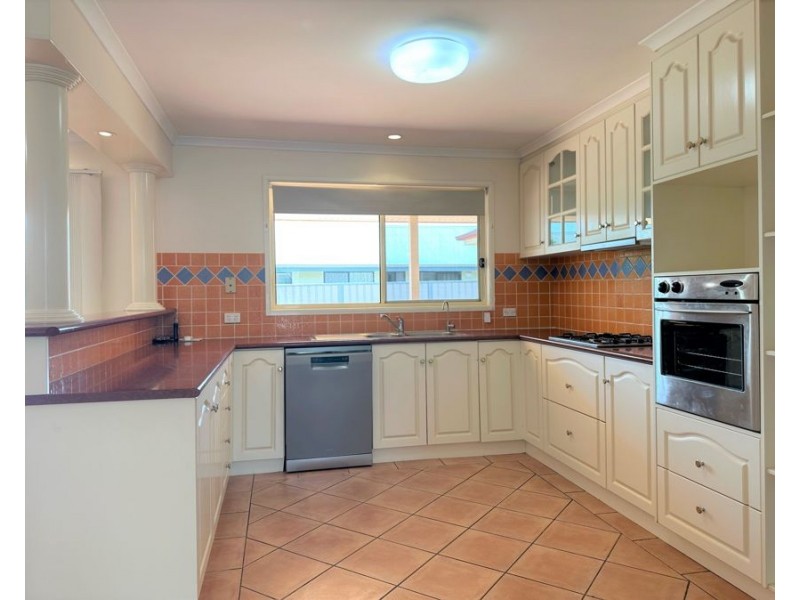 533 Hume Street, Middle Ridge QLD 4350