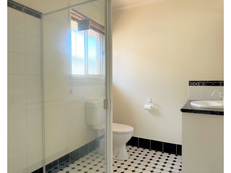 533 Hume Street, Middle Ridge QLD 4350