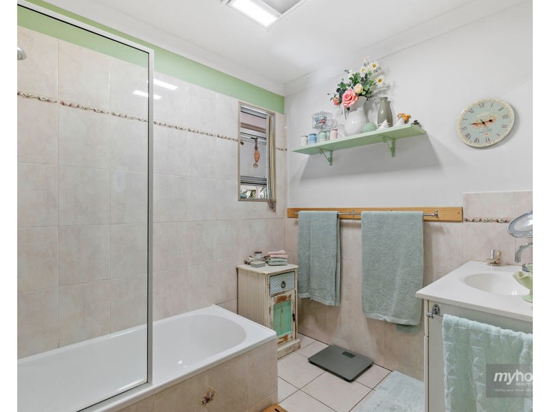 10 Gordon Crescent, Withcott QLD 4352