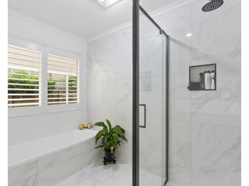 3 Buena Vista Crescent, Blue Mountain Heights QLD 4350