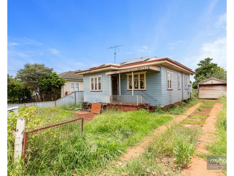 8 Lendrum Street, Newtown QLD 4350