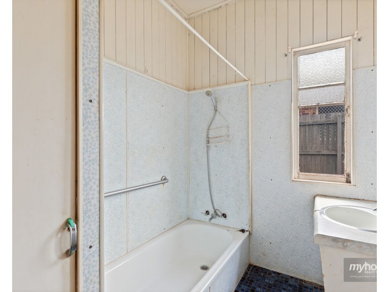 8 Lendrum Street, Newtown QLD 4350