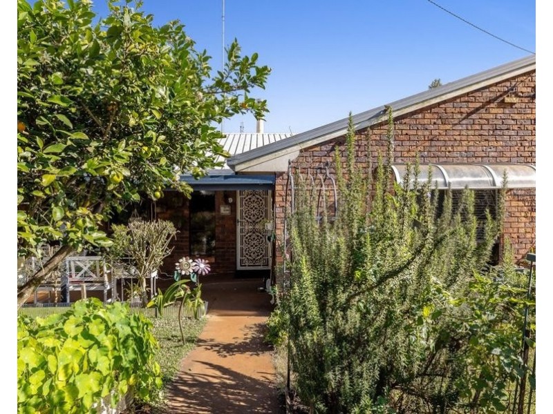 9 Damian Crescent, Kearneys Spring QLD 4350