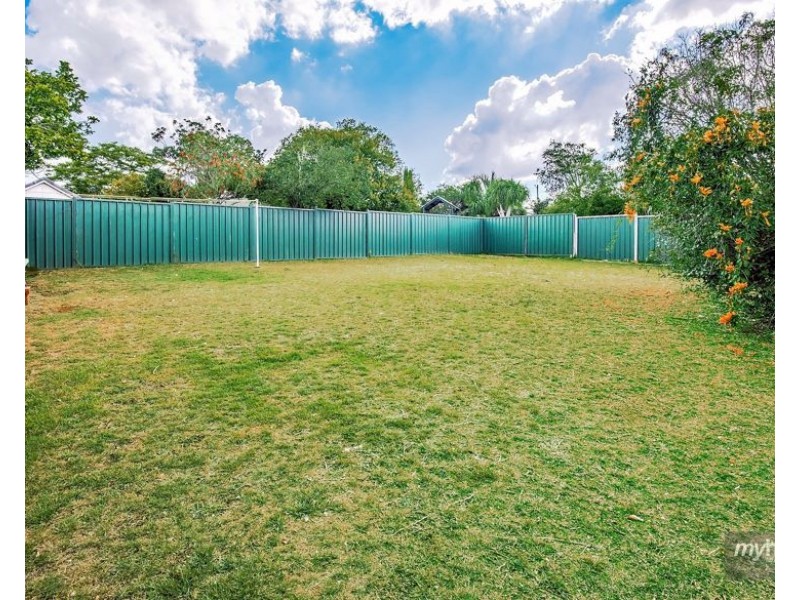 7 Drayton Road, Harristown QLD 4350