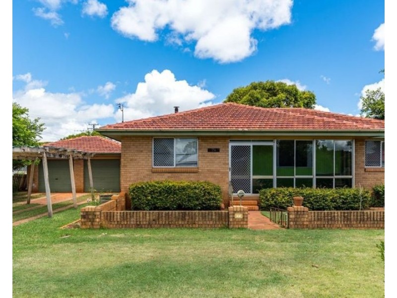 2A Phyllis Street, Harristown QLD 4350