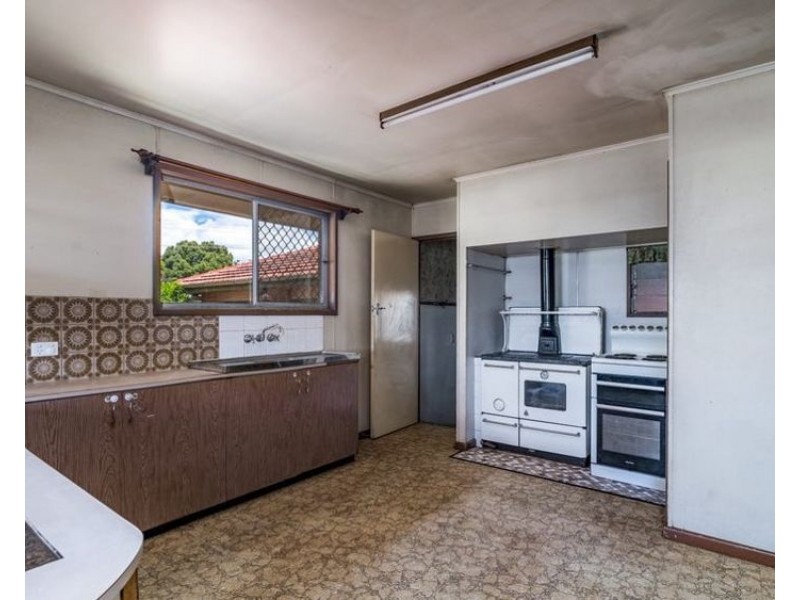 2A Phyllis Street, Harristown QLD 4350