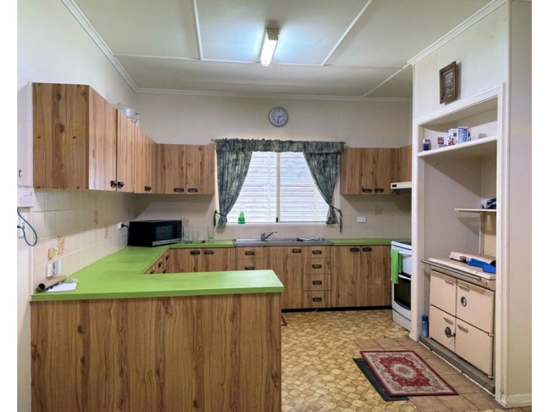 10 Tooth Street, Jondaryan QLD 4403