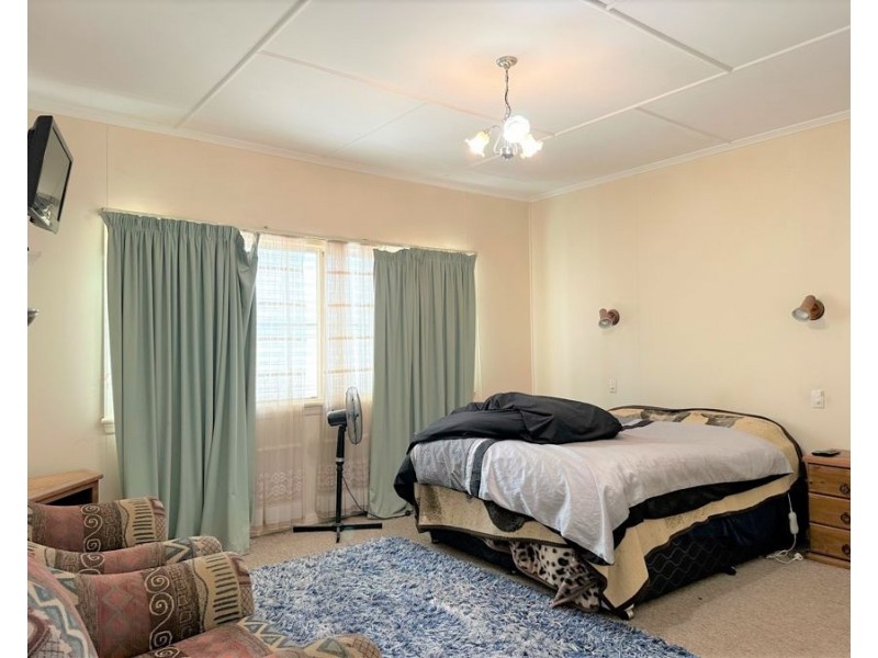 10 Tooth Street, Jondaryan QLD 4403
