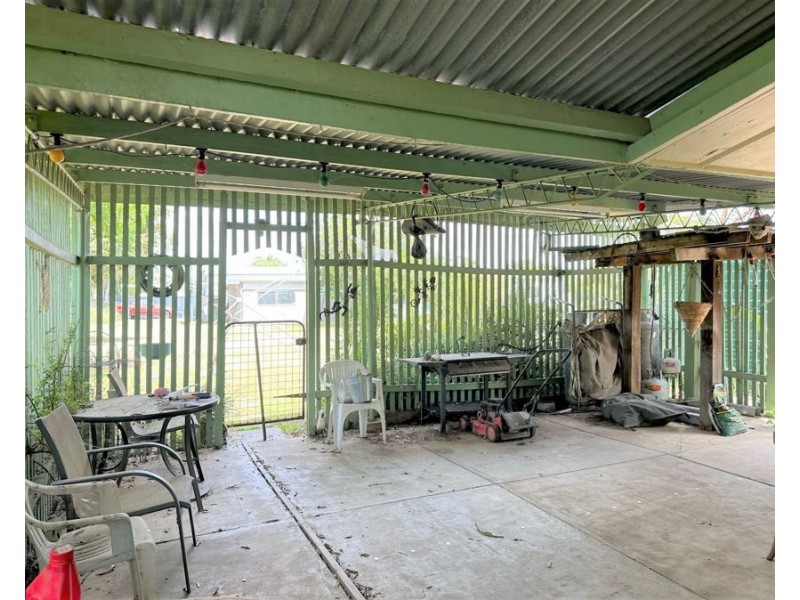 10 Tooth Street, Jondaryan QLD 4403